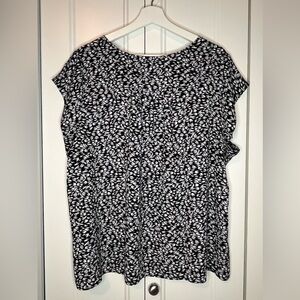 Reitmans Black & White Abstract Print Tunic Top, Short Sleeves